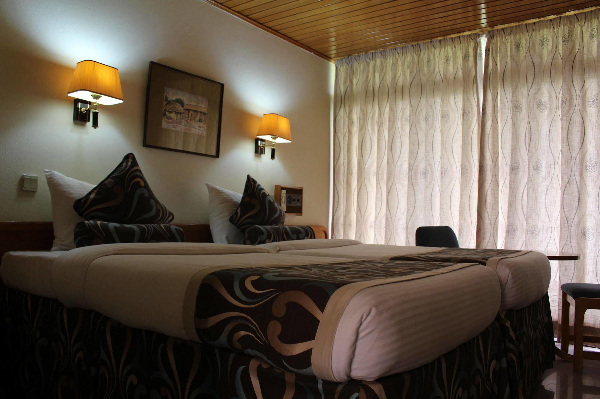 Akosombo Volta Hotel מראה חיצוני תמונה